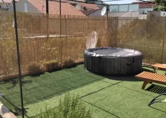 Lägenhet With Parking Space - 23791 *